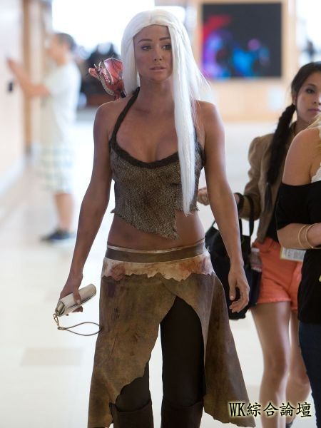 sara-underwood-cosplay-game-of-thrones.jpg