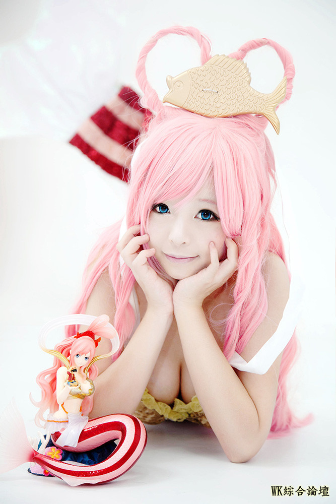 Princess-Shirahoshi-cosplay-from-ONE-PIECE-.jpg