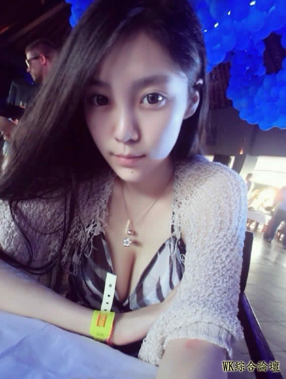 4F151247742.jpg