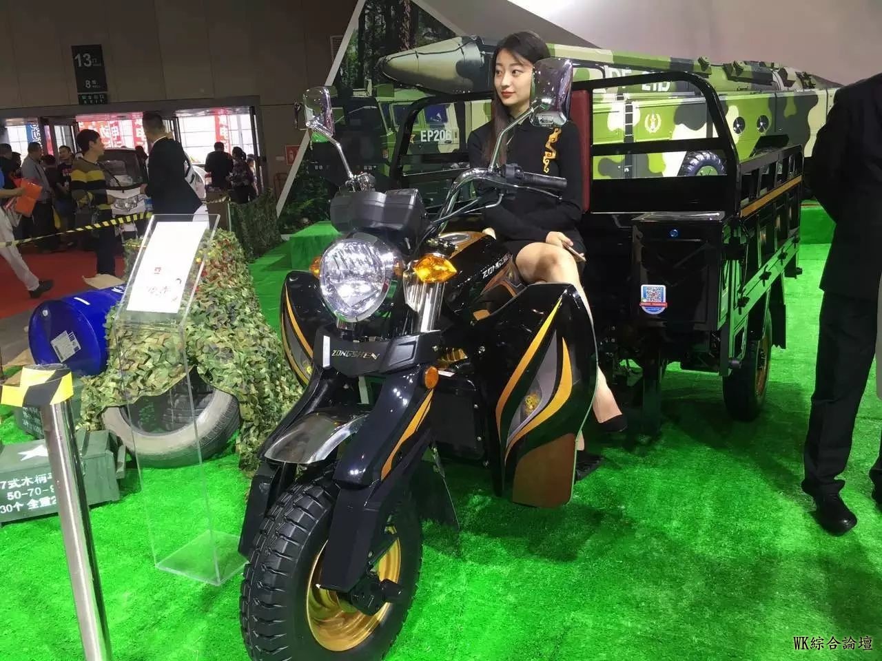 【模特女神】我是来看展会的,你们却用模特吸引我-12.jpg