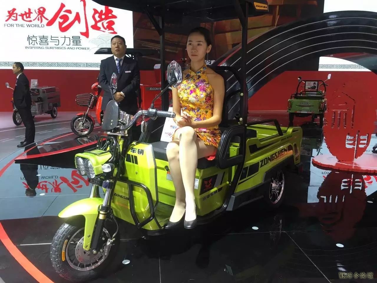 【模特女神】我是来看展会的,你们却用模特吸引我-18.jpg
