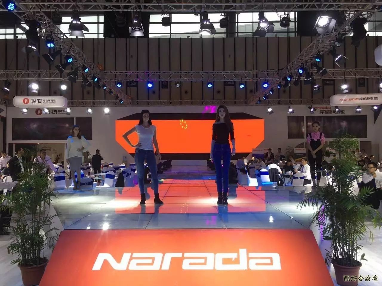 【模特女神】我是来看展会的,你们却用模特吸引我-21.jpg