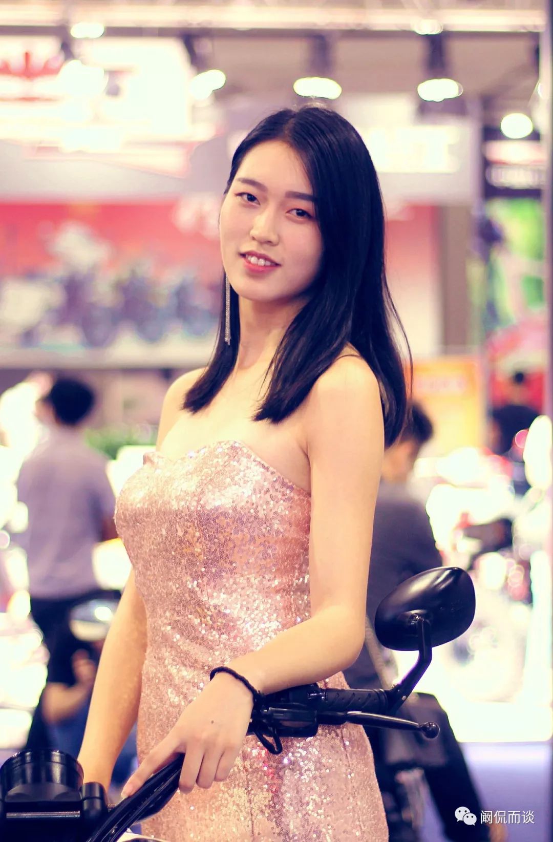 趣侃车展之美女如云篇-30.jpg