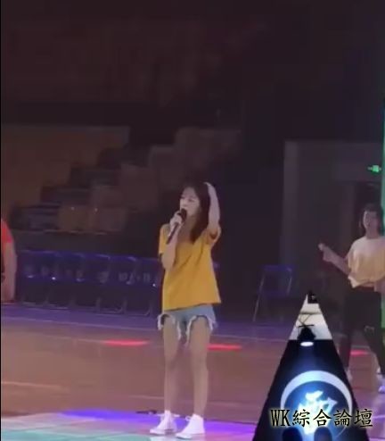 抖音莉哥线下捞金路人视角曝光，55开身材跟大家印象中的不一样！-6.jpeg