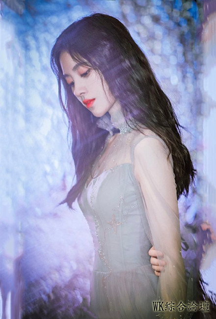 鞠婧祎再现女神装扮，穿薄纱裙不露反而更优雅，比日韩女星美多了-3.jpeg