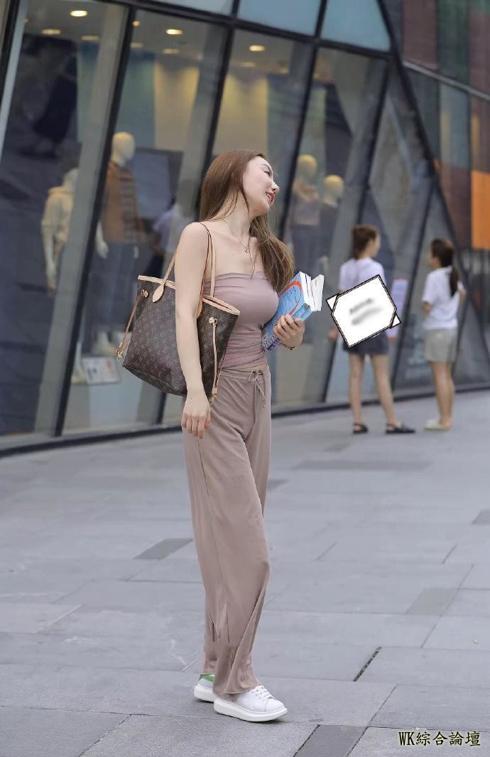 街拍：休闲套装的美女，展现出你曼妙的身姿！-3.jpeg